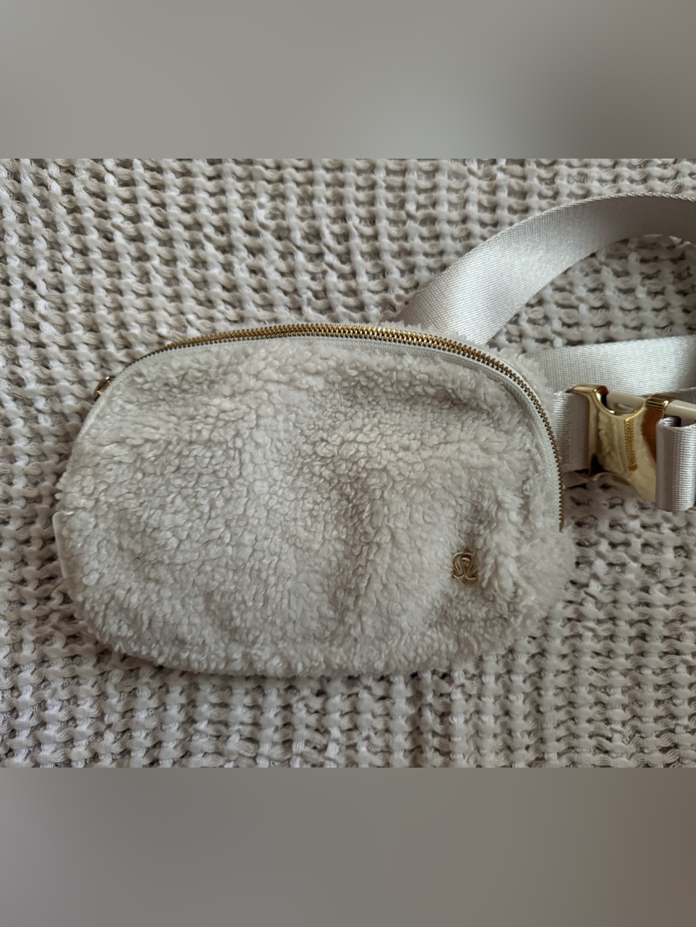 Lululemon Sherpa and gold belt bag